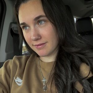 Meet your Posher, Alexis